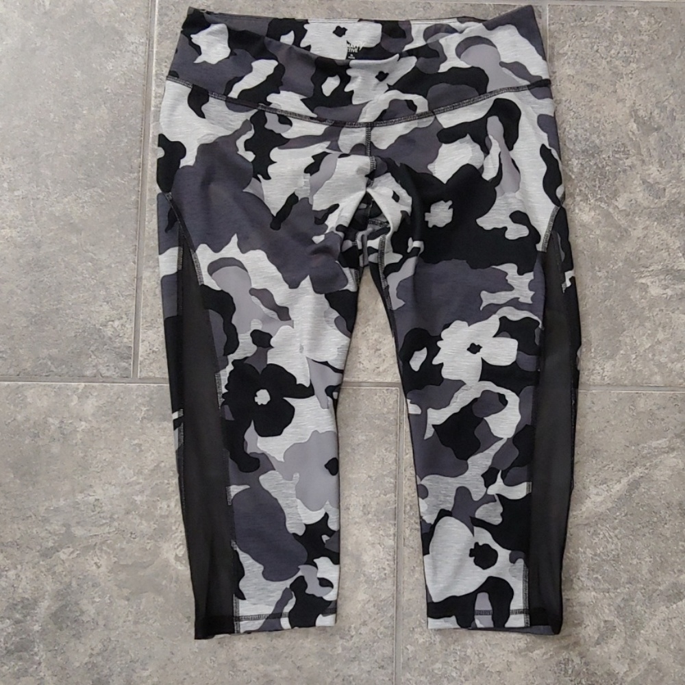 Capri legging camo black, shades of gray XL petite